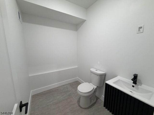 93 Melville Pl, Irvington Twp., NJ 07111