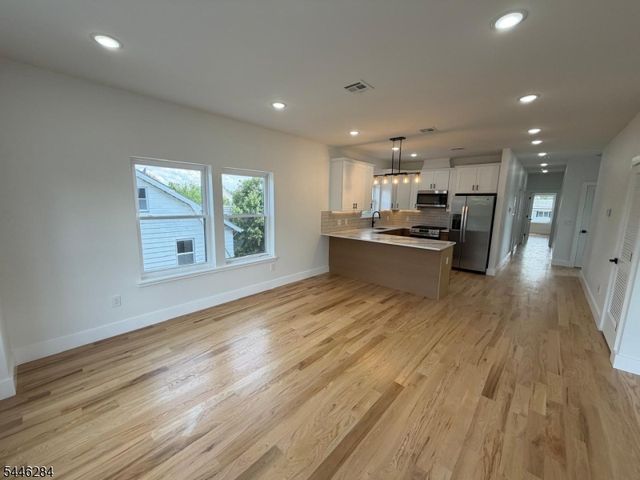 93 Melville Pl, Irvington Twp., NJ 07111