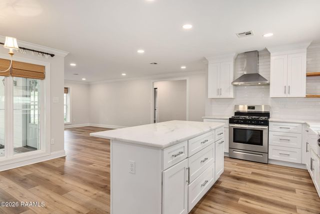205 Live Oak Drive, Lafayette, LA 70503