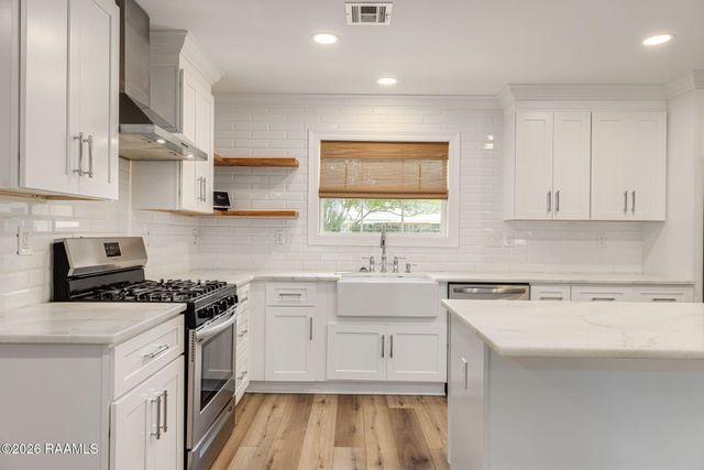 205 Live Oak Drive, Lafayette, LA 70503