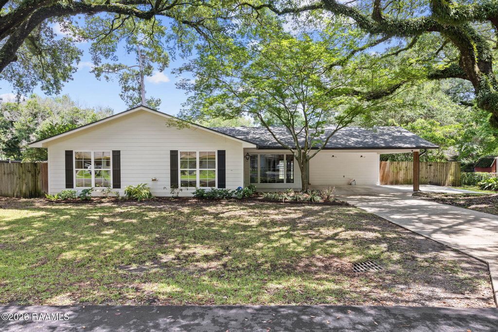 205 Live Oak Drive, Lafayette, LA 70503