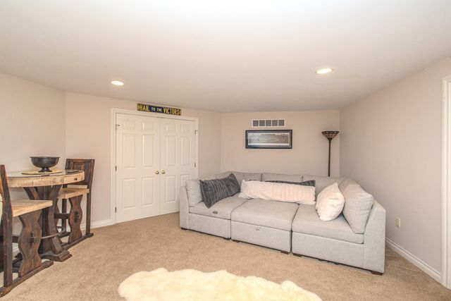 4324 Lohr Road, Ann Arbor, MI 48108