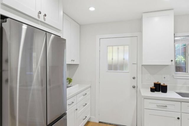 209 E Red Oak Drive F, Sunnyvale, CA 94086