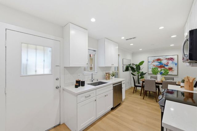 209 E Red Oak Drive F, Sunnyvale, CA 94086