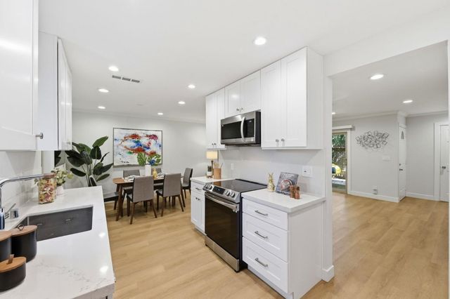 209 E Red Oak Drive F, Sunnyvale, CA 94086
