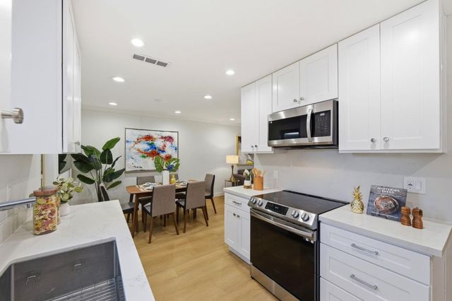 209 E Red Oak Drive F, Sunnyvale, CA 94086