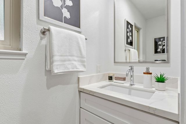 209 E Red Oak Drive F, Sunnyvale, CA 94086