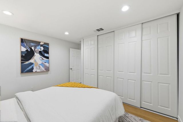 209 E Red Oak Drive F, Sunnyvale, CA 94086