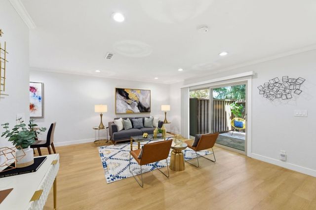 209 E Red Oak Drive F, Sunnyvale, CA 94086