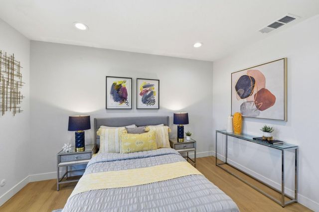 209 E Red Oak Drive F, Sunnyvale, CA 94086