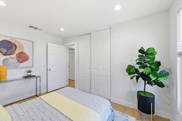 209 E Red Oak Drive F, Sunnyvale, CA 94086