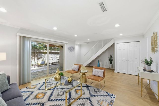 209 E Red Oak Drive F, Sunnyvale, CA 94086