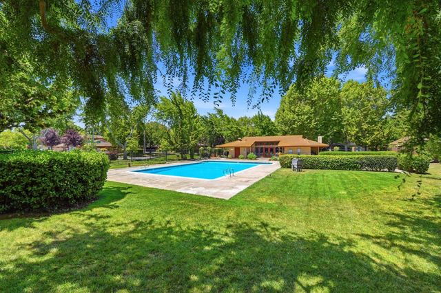 209 E Red Oak Drive F, Sunnyvale, CA 94086