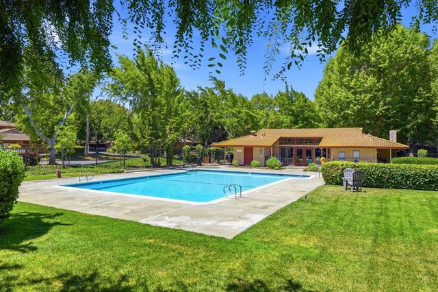 209 E Red Oak Drive F, Sunnyvale, CA 94086