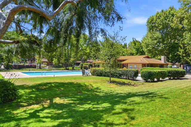 209 E Red Oak Drive F, Sunnyvale, CA 94086