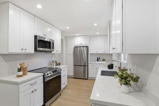 209 E Red Oak Drive F, Sunnyvale, CA 94086