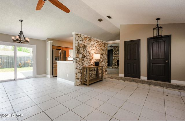 915 Sandle Wood Drive, Port Orange, FL 32127