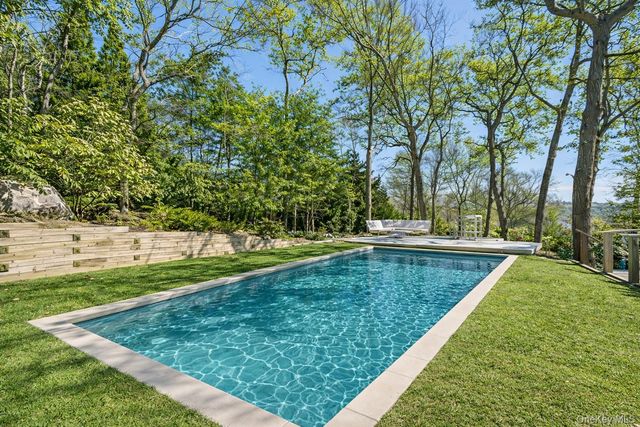 33 Peters Path, East Hampton, NY 11937
