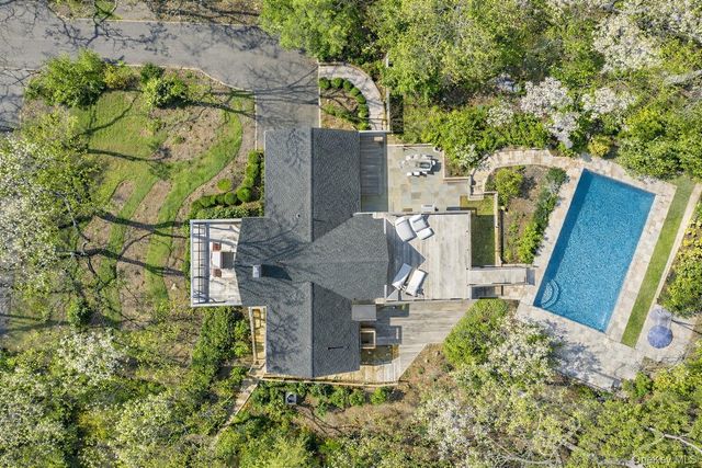 33 Peters Path, East Hampton, NY 11937