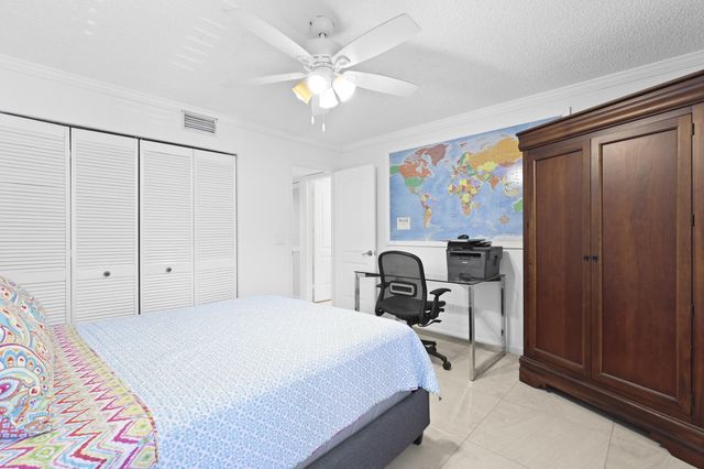 5172 SE Club Way 207, Stuart, FL 34997