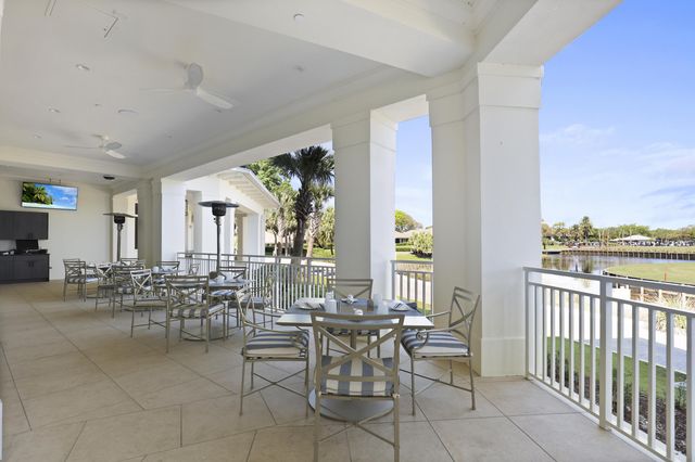 5172 SE Club Way 207, Stuart, FL 34997