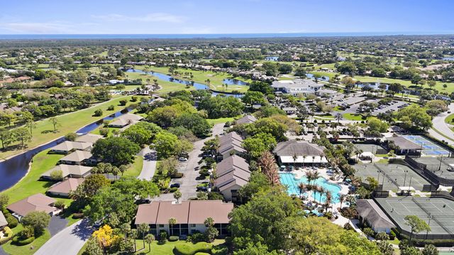 5172 SE Club Way 207, Stuart, FL 34997