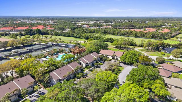 5172 SE Club Way 207, Stuart, FL 34997
