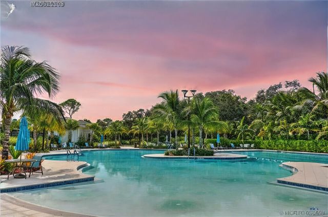 5172 SE Club Way 207, Stuart, FL 34997