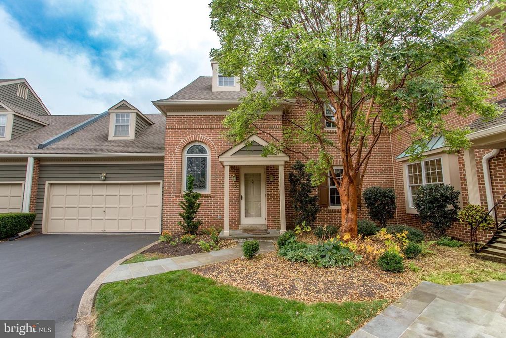 32 HIBISCUS CT, Doylestown, PA 18901