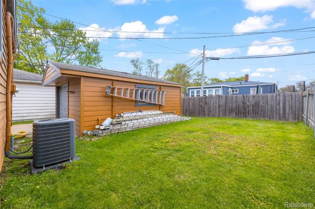2378 River Drive, Lincoln Park, MI 48146