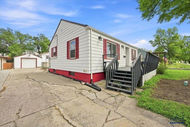 320 ST CHARLES, Rapid City, SD 57701