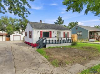 320 ST CHARLES, Rapid City, SD 57701