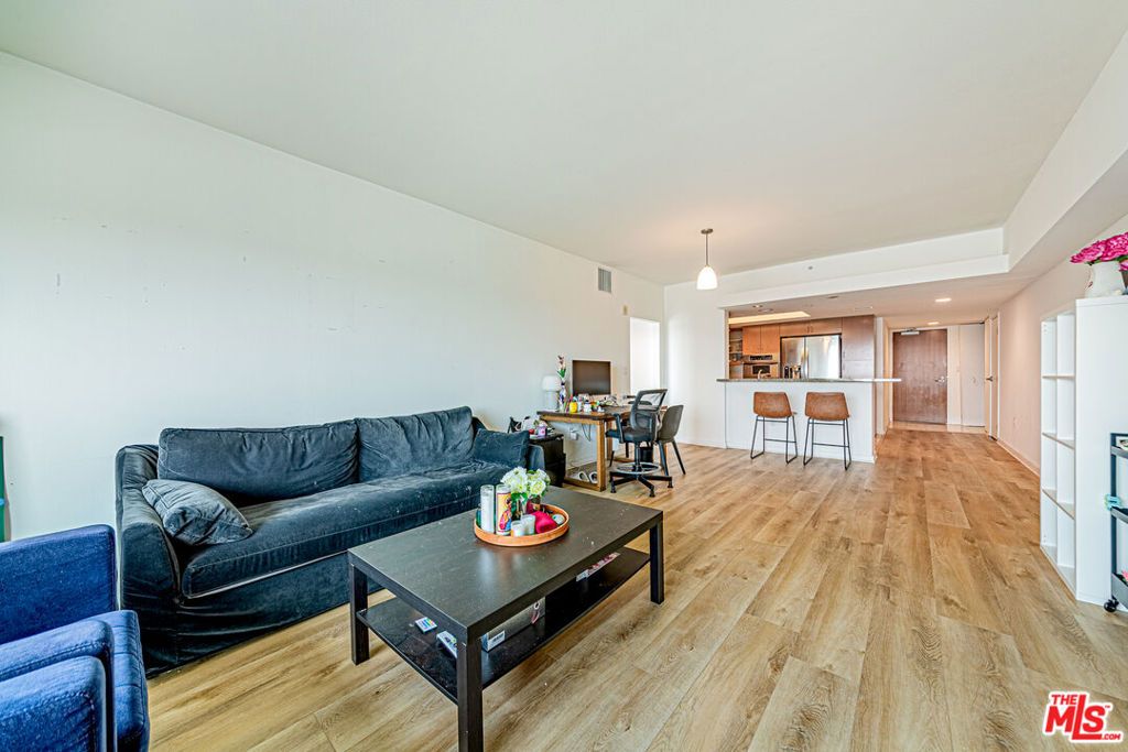 Image 10 of property listing at 13700 Marina Pointe Drive 1018, Marina Del Rey, CA 90292