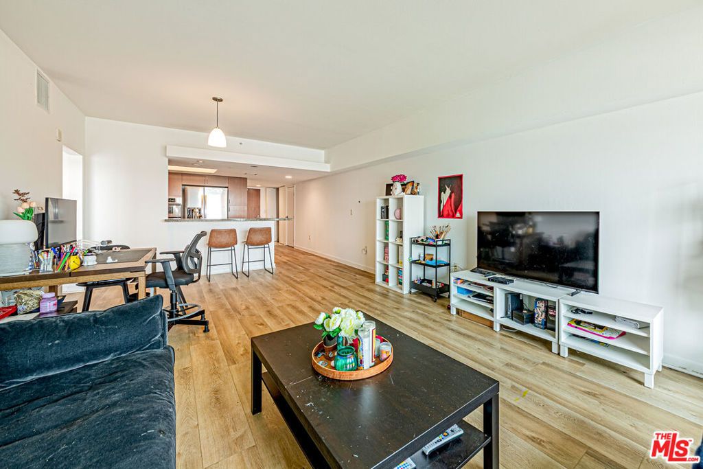 Image 11 of property listing at 13700 Marina Pointe Drive 1018, Marina Del Rey, CA 90292