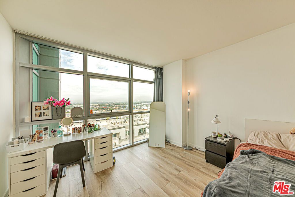 Image 17 of property listing at 13700 Marina Pointe Drive 1018, Marina Del Rey, CA 90292