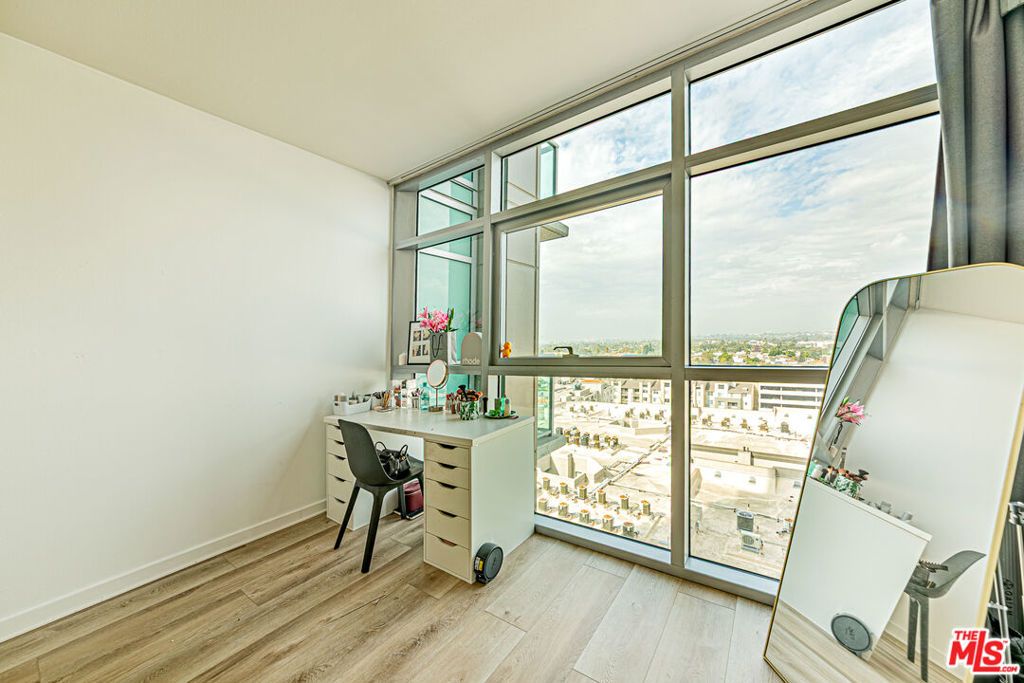 Image 18 of property listing at 13700 Marina Pointe Drive 1018, Marina Del Rey, CA 90292