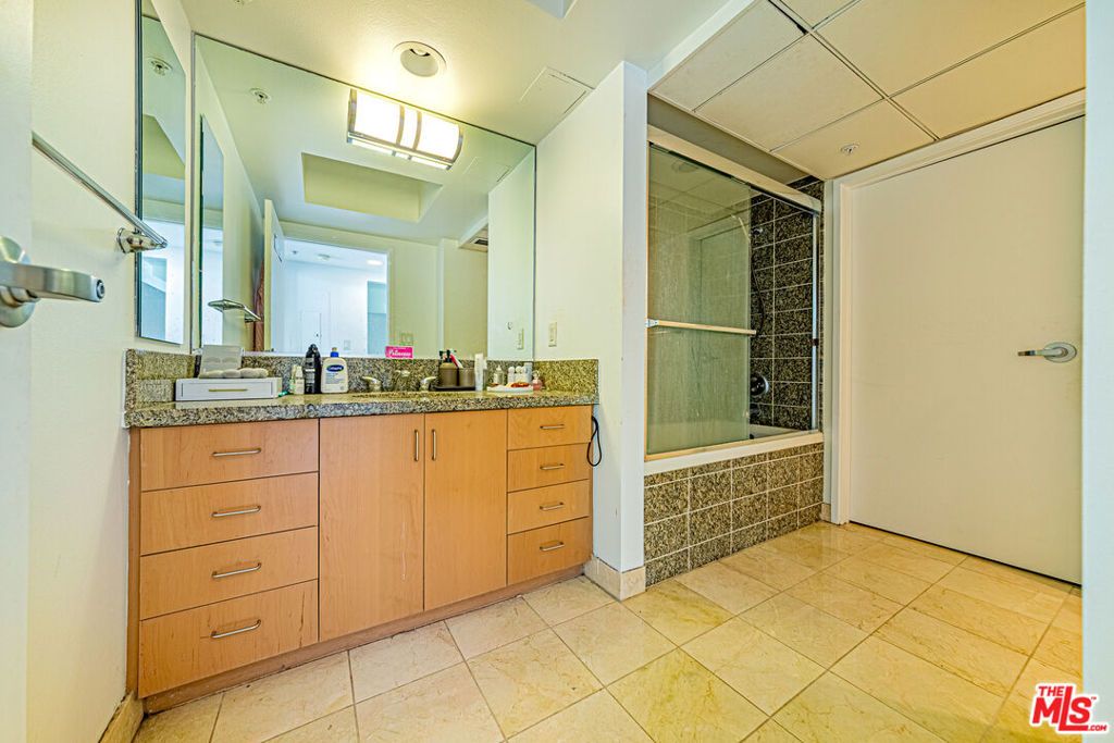 Image 20 of property listing at 13700 Marina Pointe Drive 1018, Marina Del Rey, CA 90292