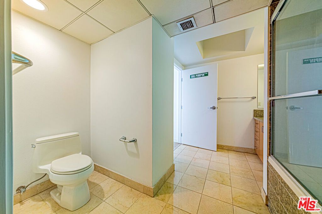 Image 21 of property listing at 13700 Marina Pointe Drive 1018, Marina Del Rey, CA 90292