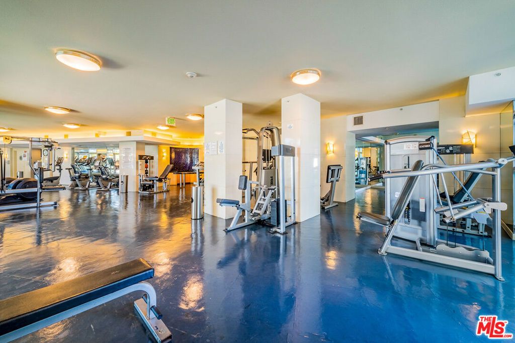 Image 26 of property listing at 13700 Marina Pointe Drive 1018, Marina Del Rey, CA 90292