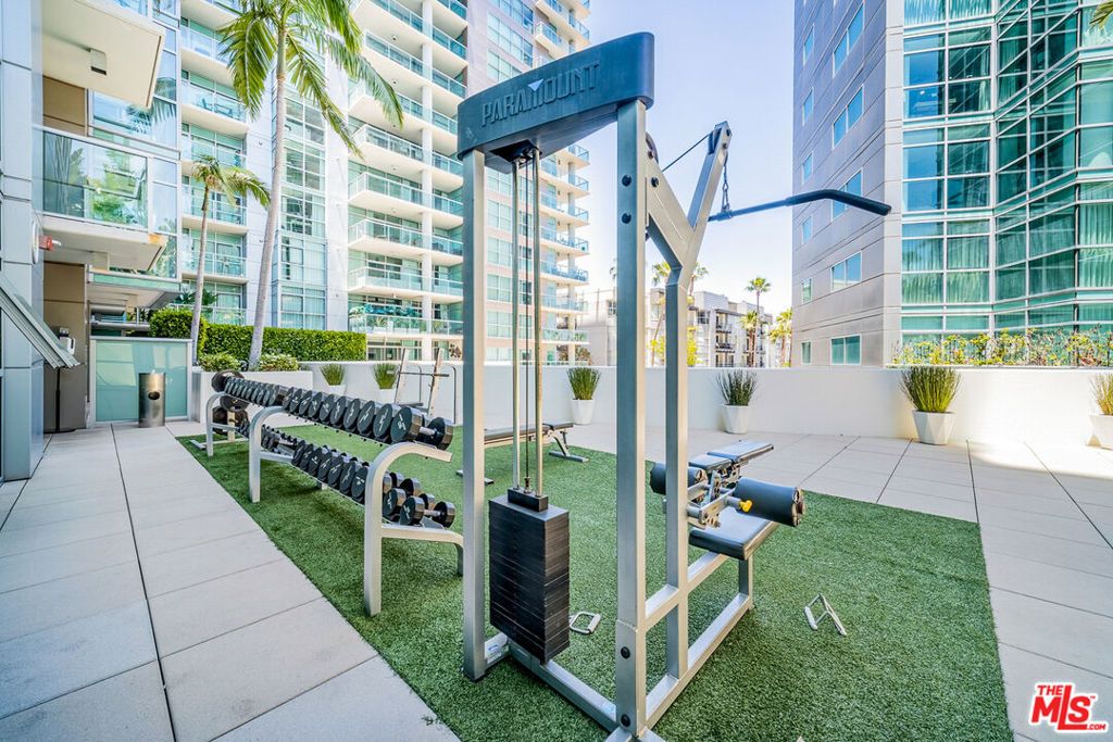 Image 27 of property listing at 13700 Marina Pointe Drive 1018, Marina Del Rey, CA 90292