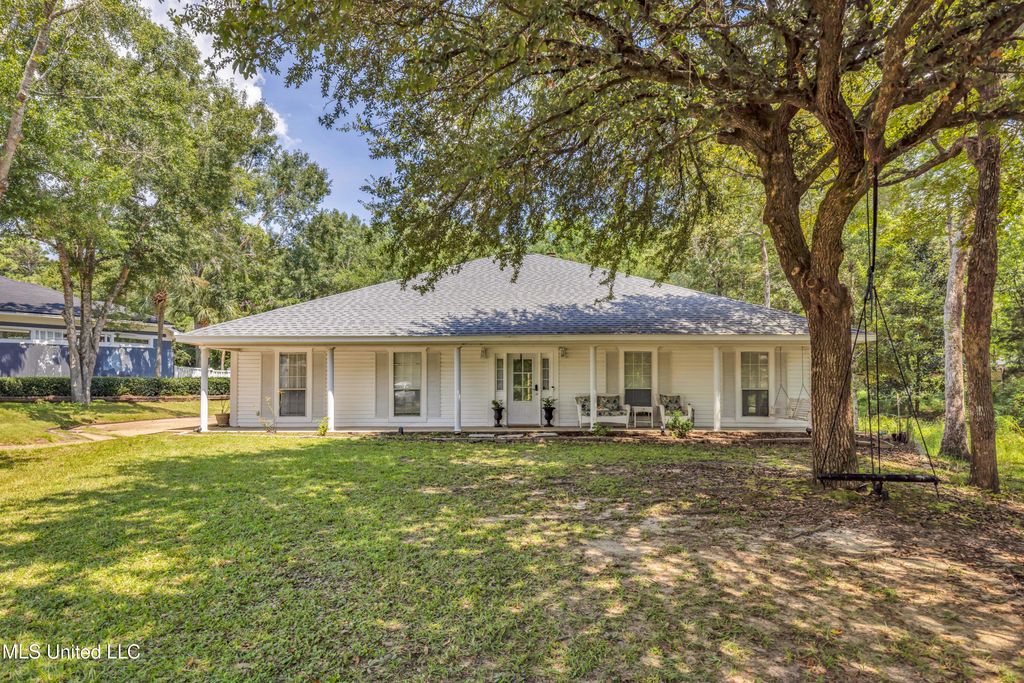 11512 Holly Bluff Circle, Biloxi, MS 39532