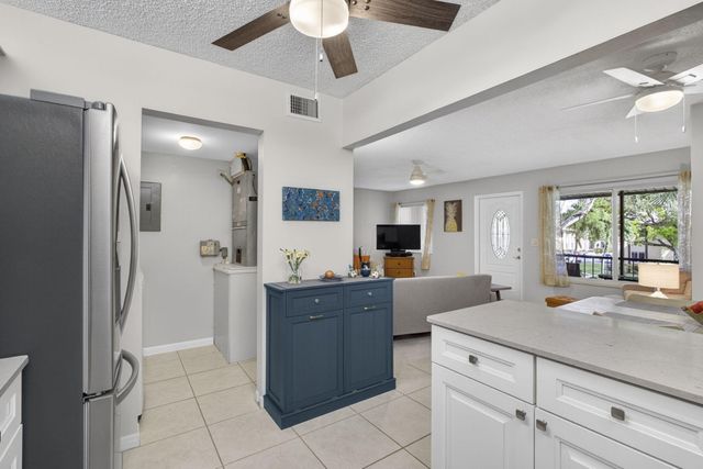 301 Pine Ridge Circle B-2, Greenacres, FL 33463