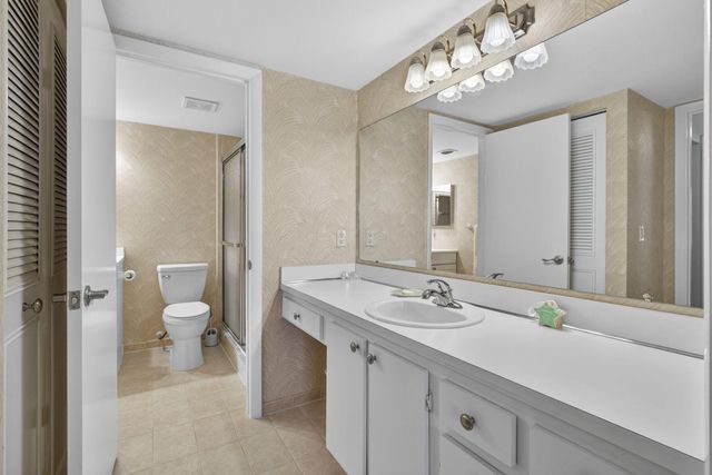 301 Pine Ridge Circle B-2, Greenacres, FL 33463