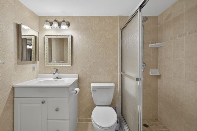 301 Pine Ridge Circle B-2, Greenacres, FL 33463
