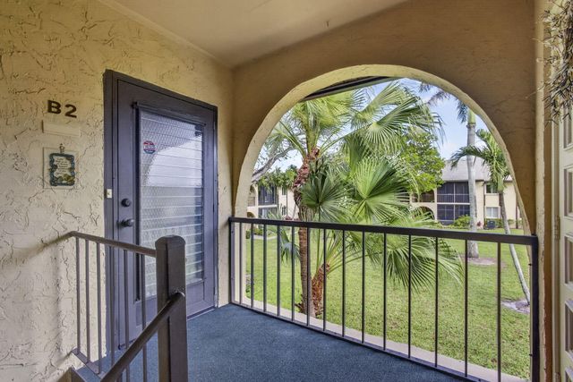 301 Pine Ridge Circle B-2, Greenacres, FL 33463