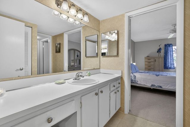301 Pine Ridge Circle B-2, Greenacres, FL 33463