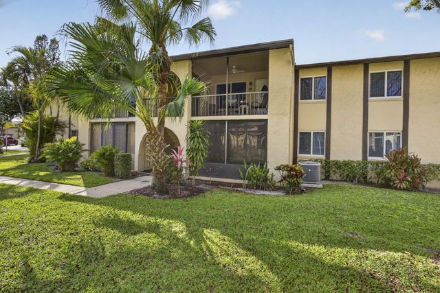 301 Pine Ridge Circle B-2, Greenacres, FL 33463