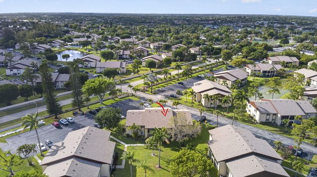 301 Pine Ridge Circle B-2, Greenacres, FL 33463