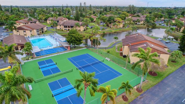 301 Pine Ridge Circle B-2, Greenacres, FL 33463