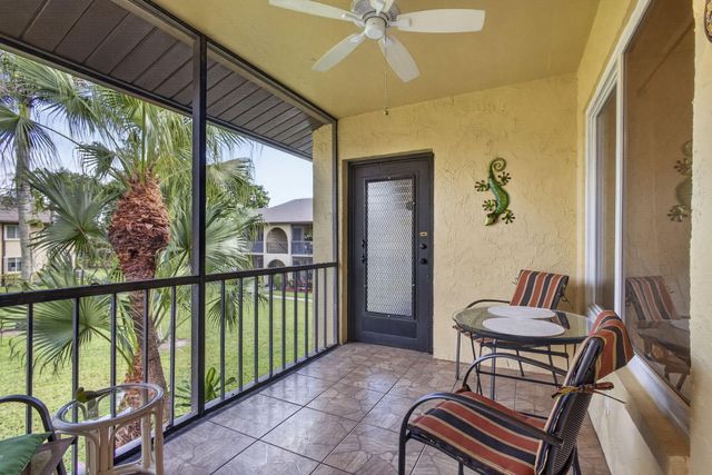 301 Pine Ridge Circle B-2, Greenacres, FL 33463